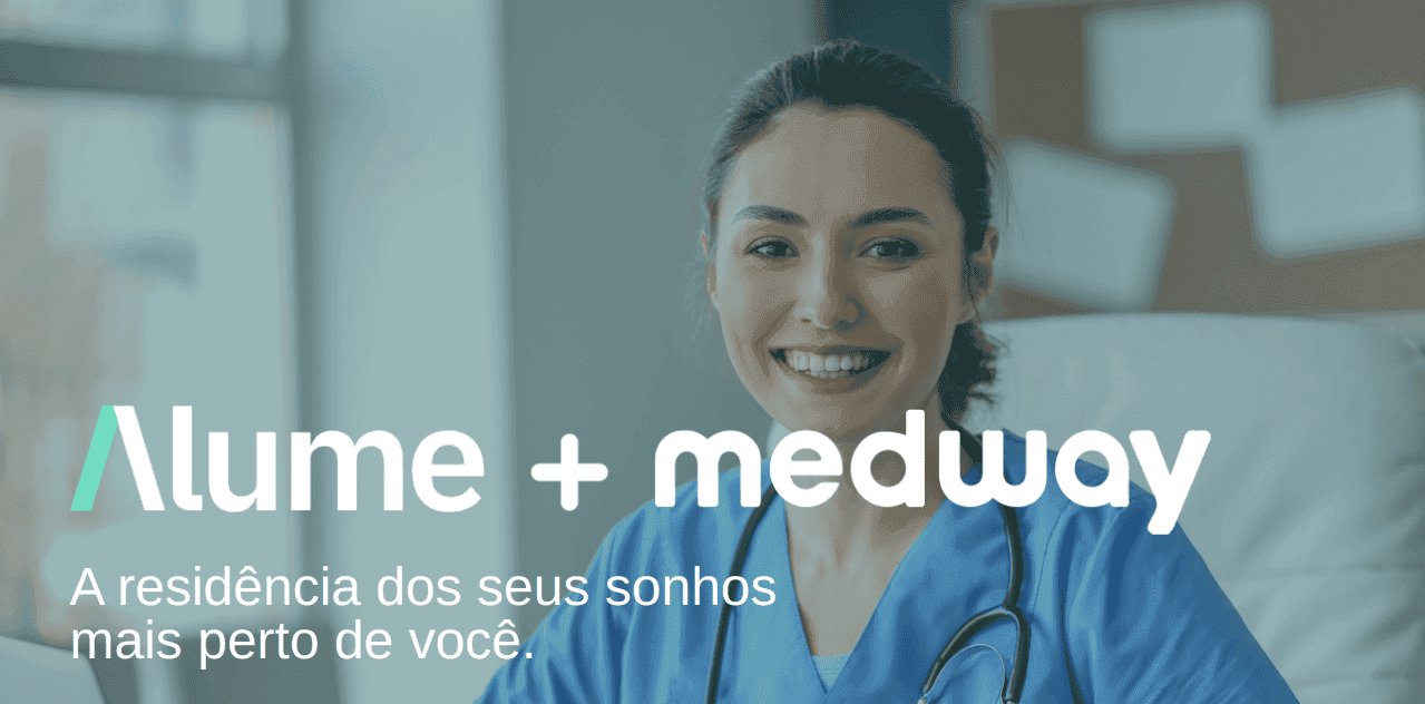 Médica sorrindo
